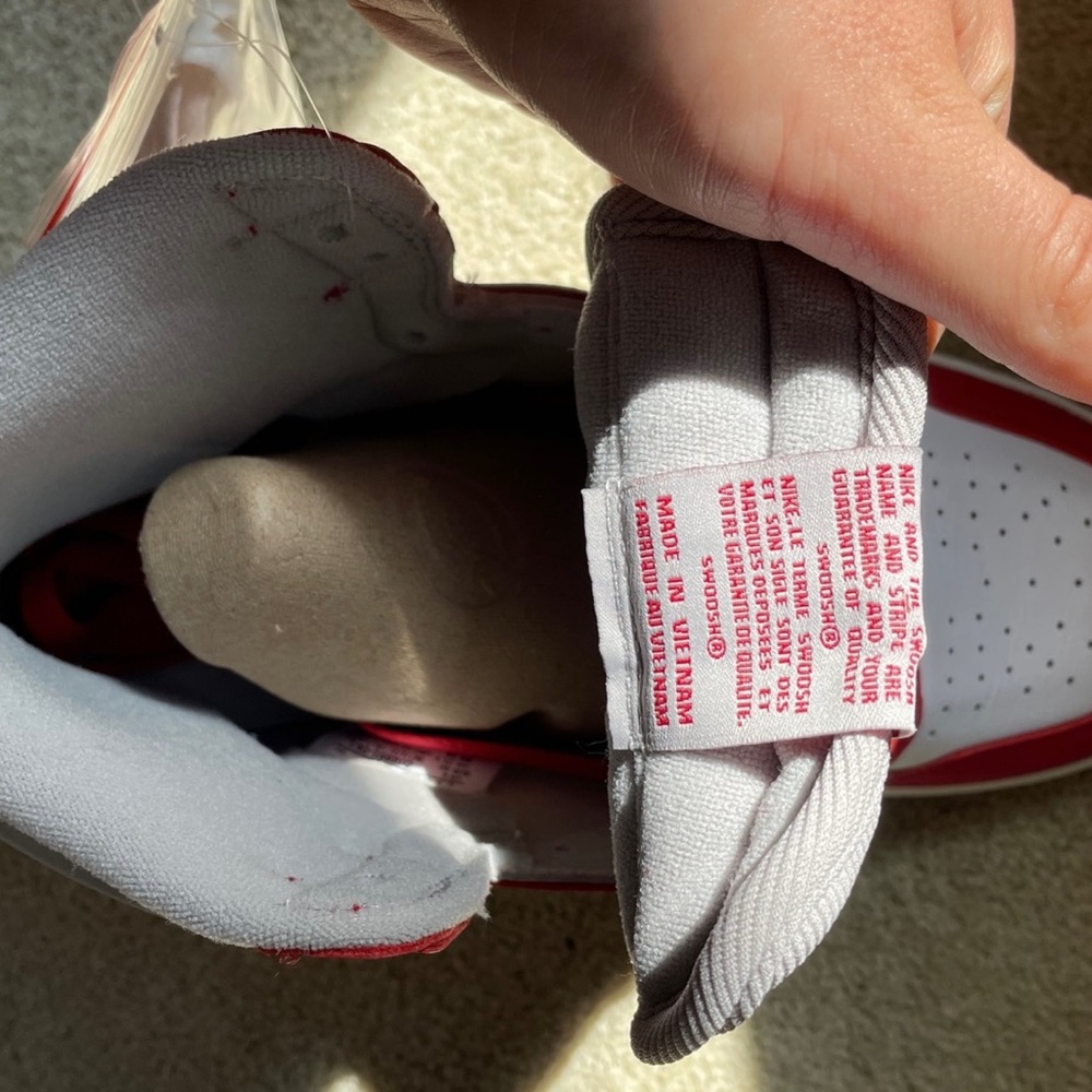 Air Jordan 1 Retro High OG Women's Shoes
Style: DJ4891-061 - Picture 6 of 8